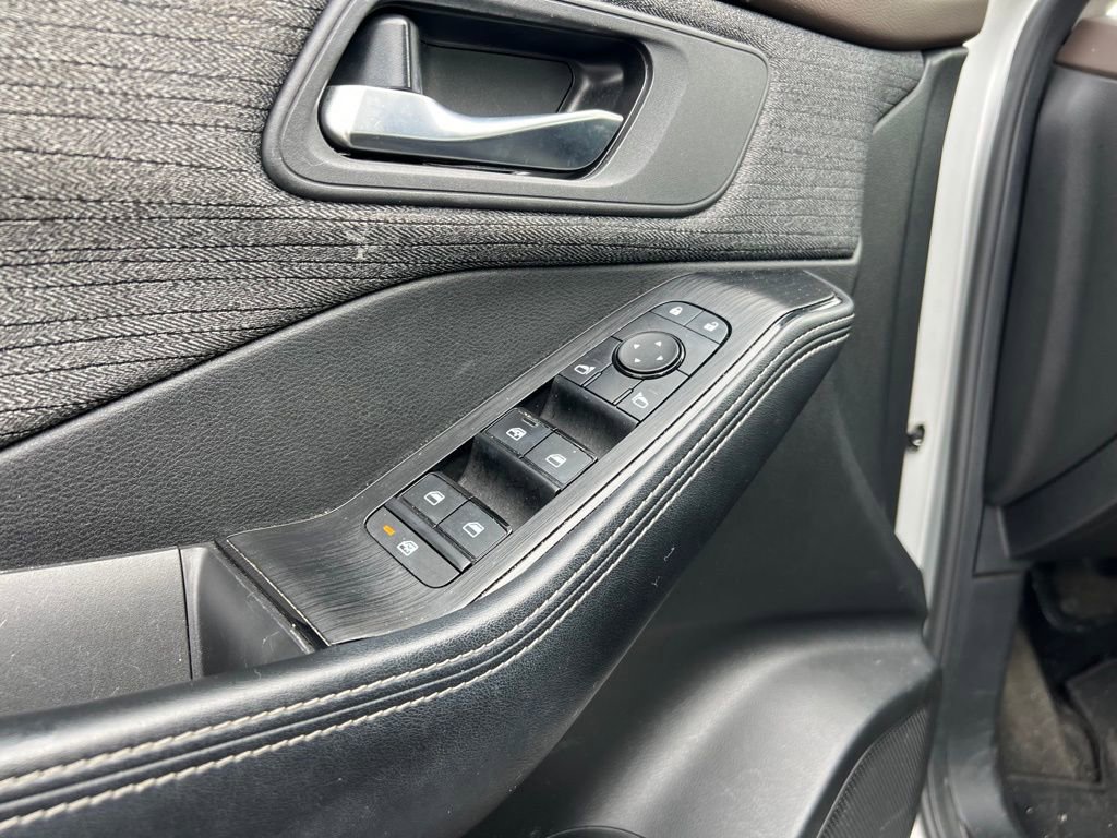 Used 2021 Nissan Rogue SV image 14