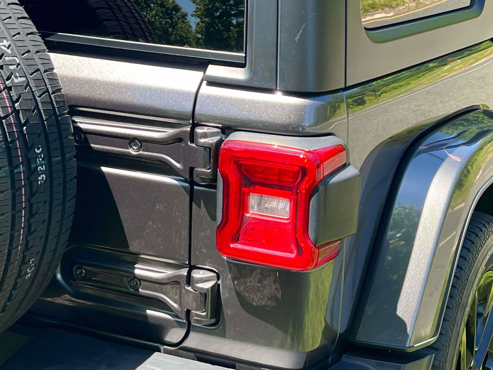 Used 2023 Jeep Wrangler Unlimited Sahara w/ Cold Weather Group AWD/4WD image 9