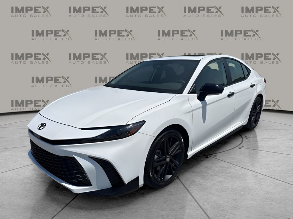 Used 2026 Toyota Camry Hybrid FWD image 1