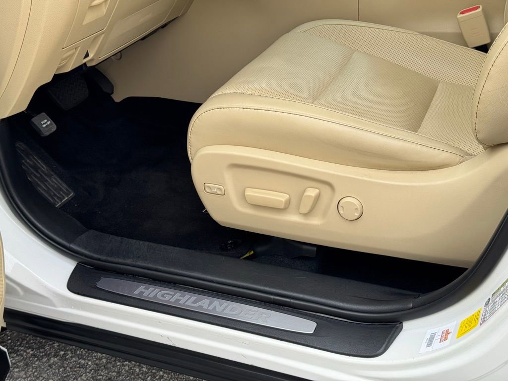 Used 2019 Toyota Highlander Limited Platinum image 25