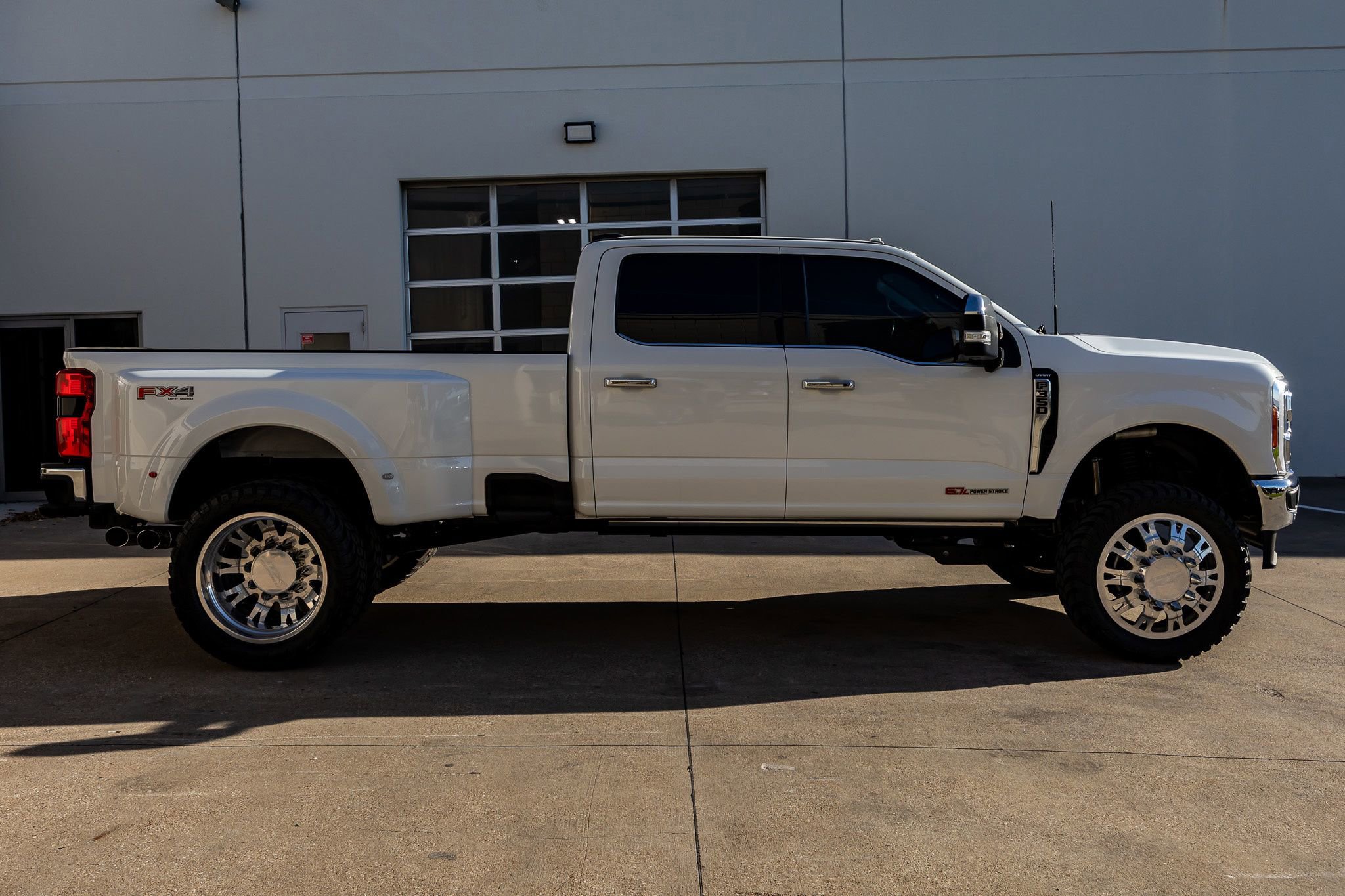 Used 2023 Ford F350 Lariat w/ Lariat Ultimate Package image 10
