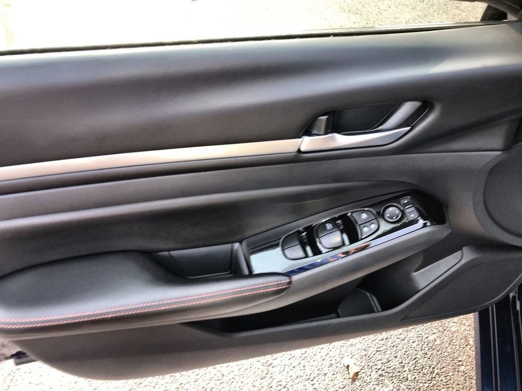 Used 2024 Nissan Altima 2.5 SR image 13