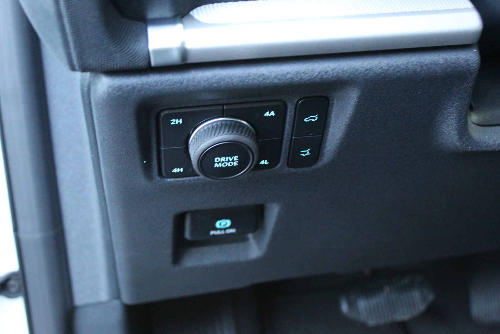 New 2025 Ford Expedition Active image 23