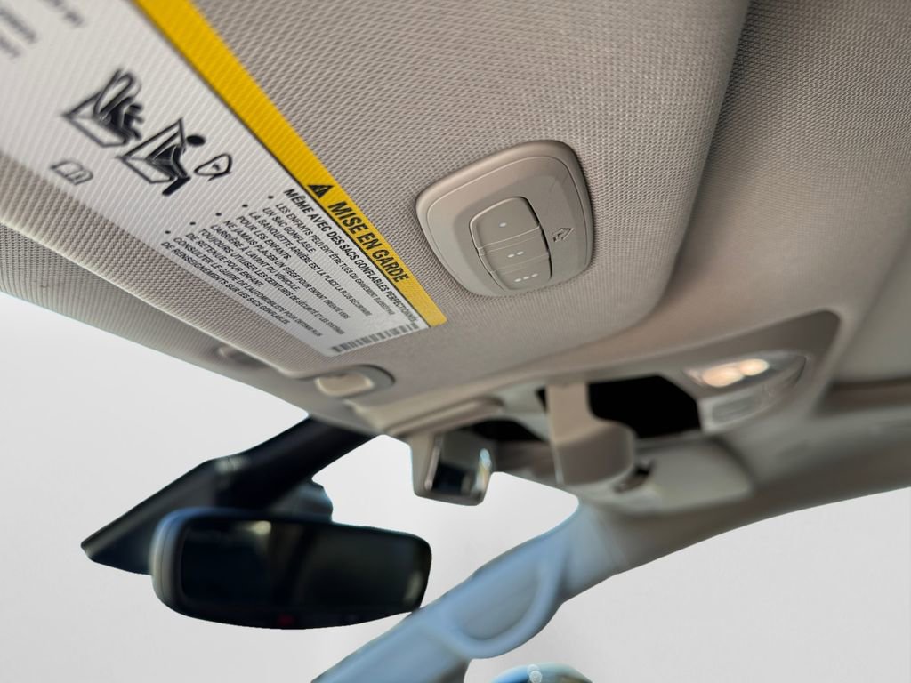 Certified 2023 Chrysler Pacifica Limited image 16