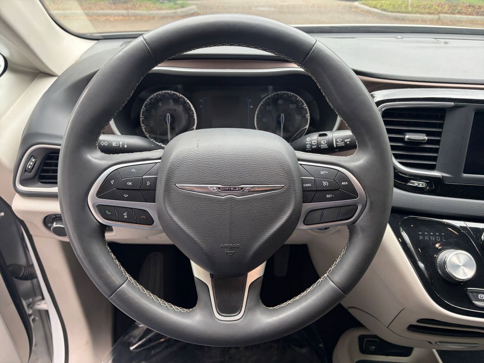 Used 2022 Chrysler Voyager LX FWD image 30
