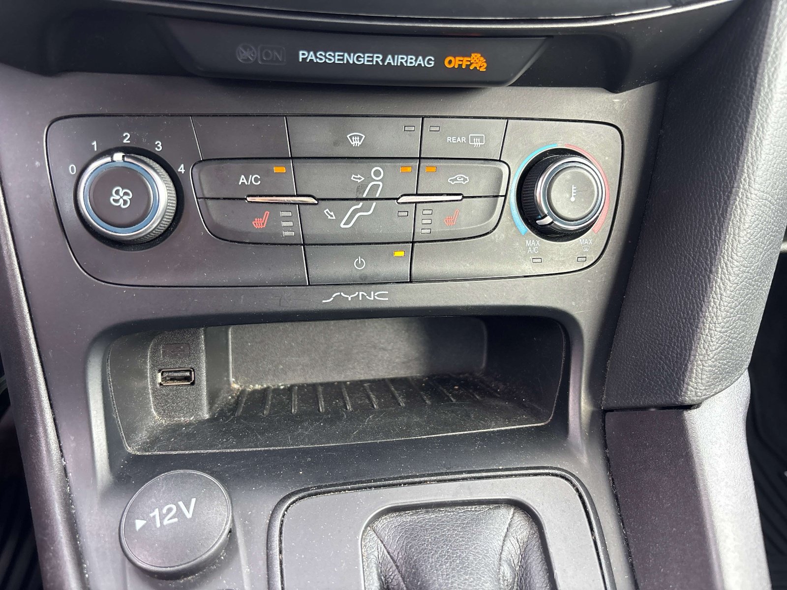 Used 2018 Ford Focus SE w/ SE Appearance Package FWD image 22