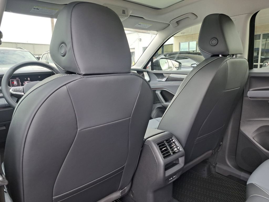 New 2026 Volkswagen Tiguan SE image 26