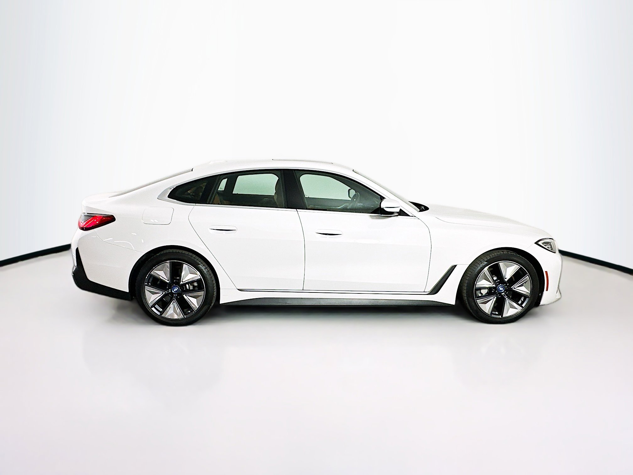 Used 2023 BMW i4 eDrive35 w/ Premium Package image 10