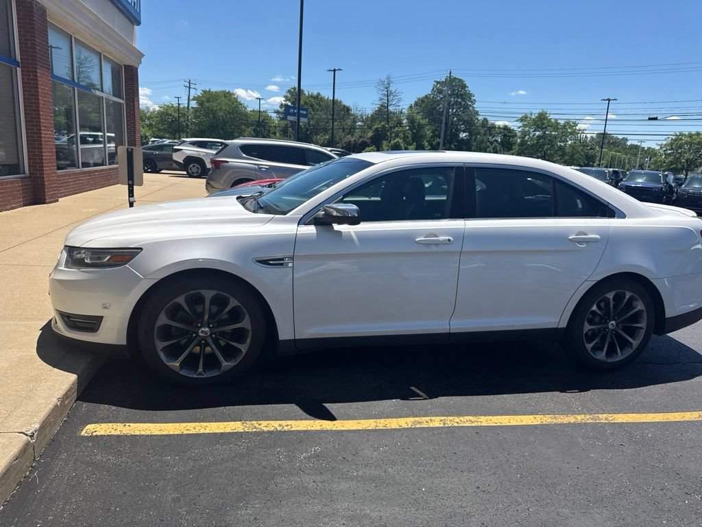 Used 2013 Ford Taurus Limited FWD image 4