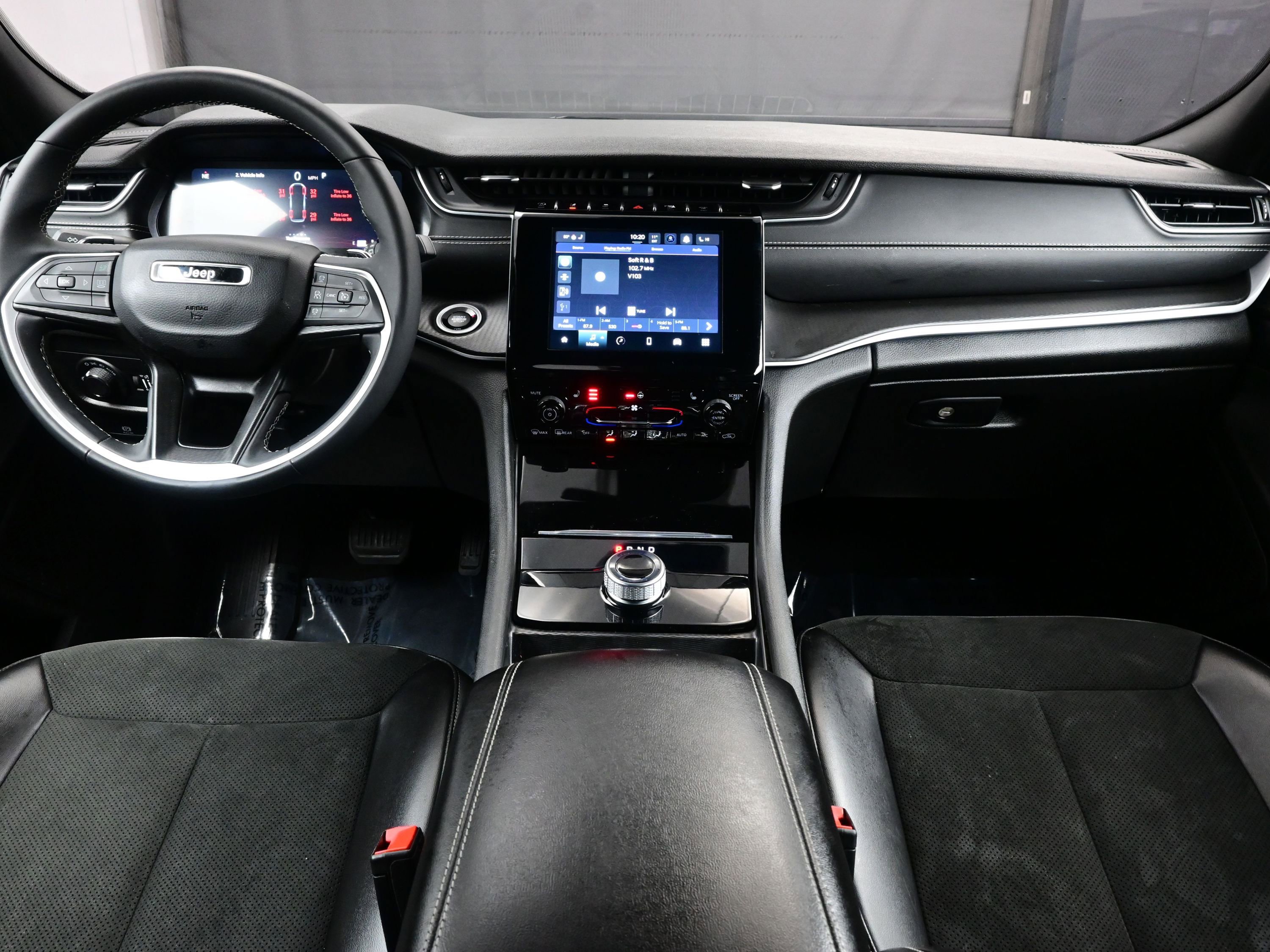 Used 2024 Jeep Grand Cherokee L Altitude image 17