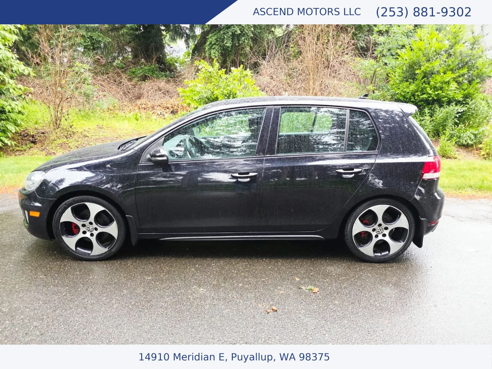 Used 2011 Volkswagen Golf 4-Door FWD image 2