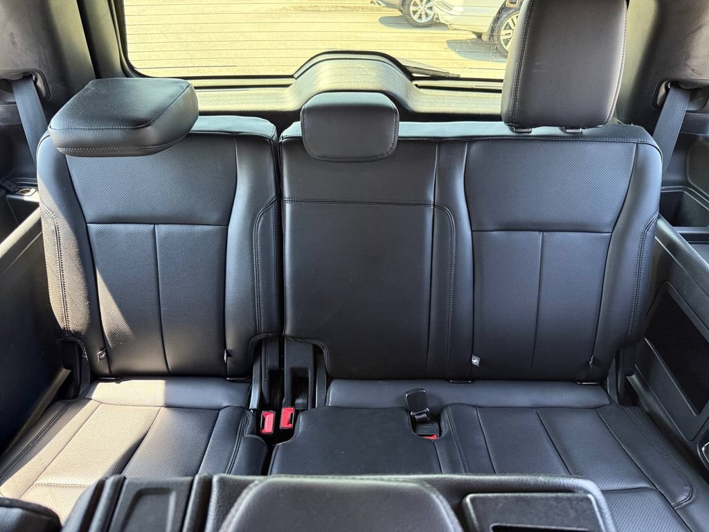 Used 2018 Ford Expedition XLT w/ Equipment Group 202A AWD/4WD image 12