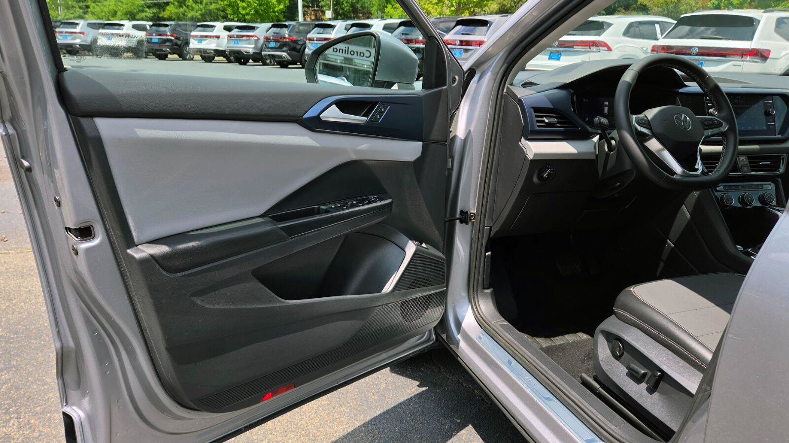 Certified 2023 Volkswagen Taos SE w/ Panoramic Sunroof Package FWD image 19