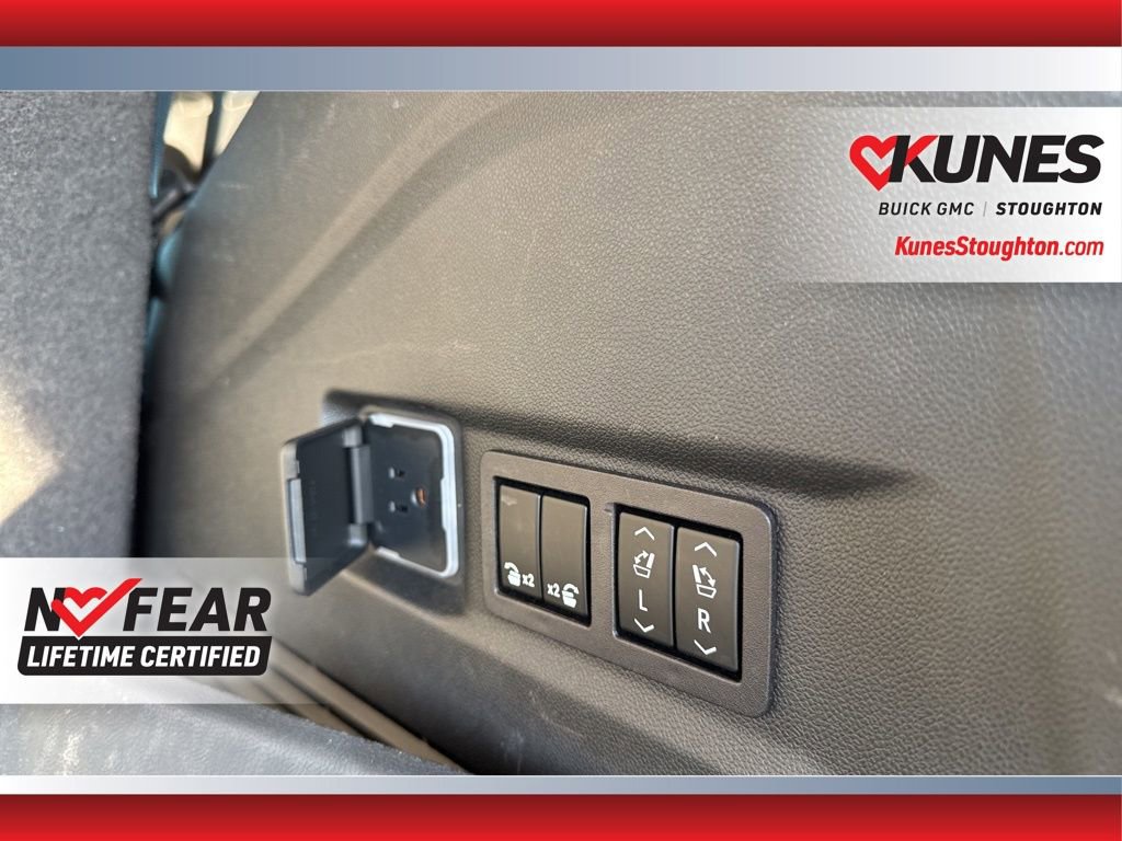 Used 2023 GMC Yukon SLT image 36