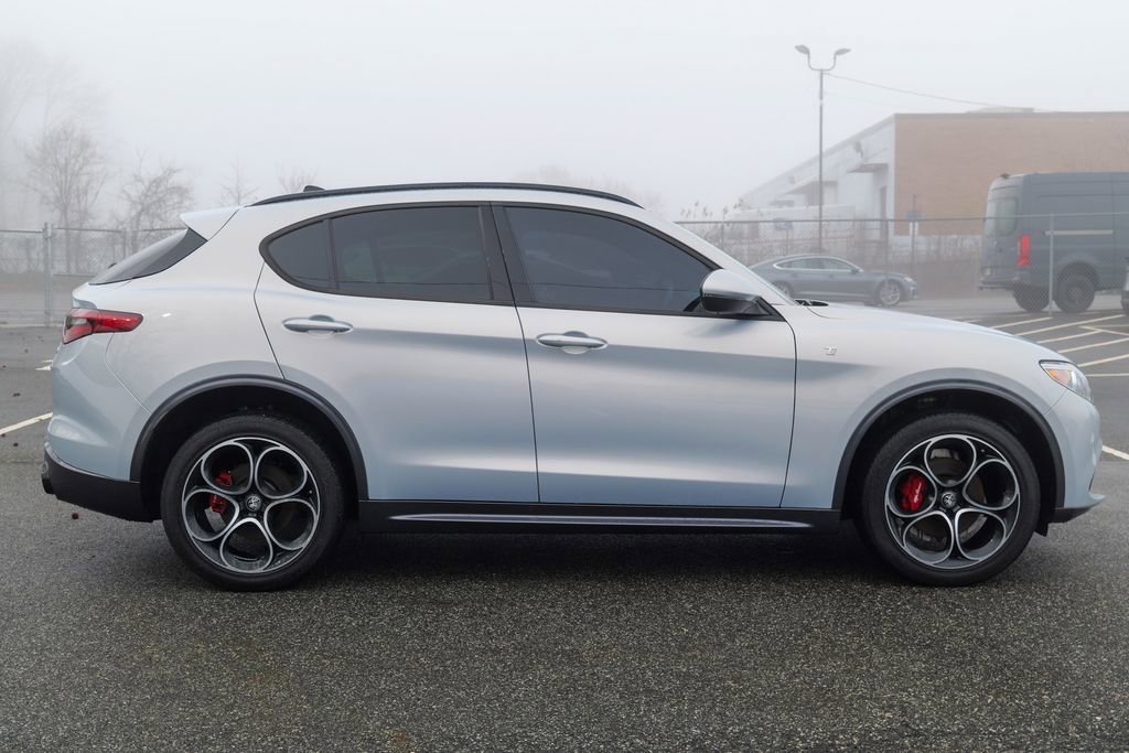 Used 2022 Alfa Romeo Stelvio Ti image 8