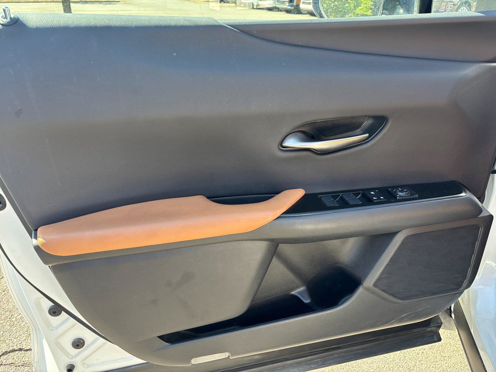 Used 2021 Lexus UX 200 w/ Premium Package FWD image 13