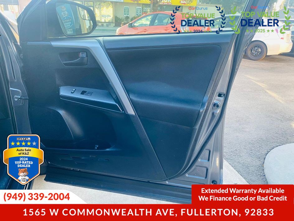 Used 2018 Toyota RAV4 LE w/ Carpet Mat Package image 22