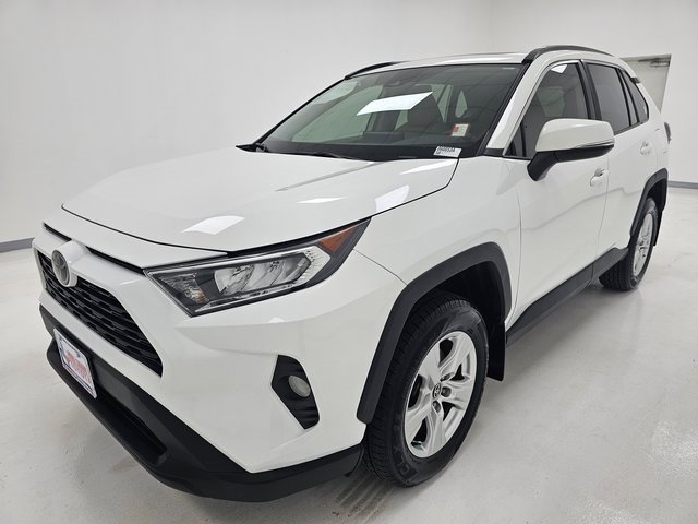 Used 2021 Toyota RAV4 XLE w/ Convenience Package image 4