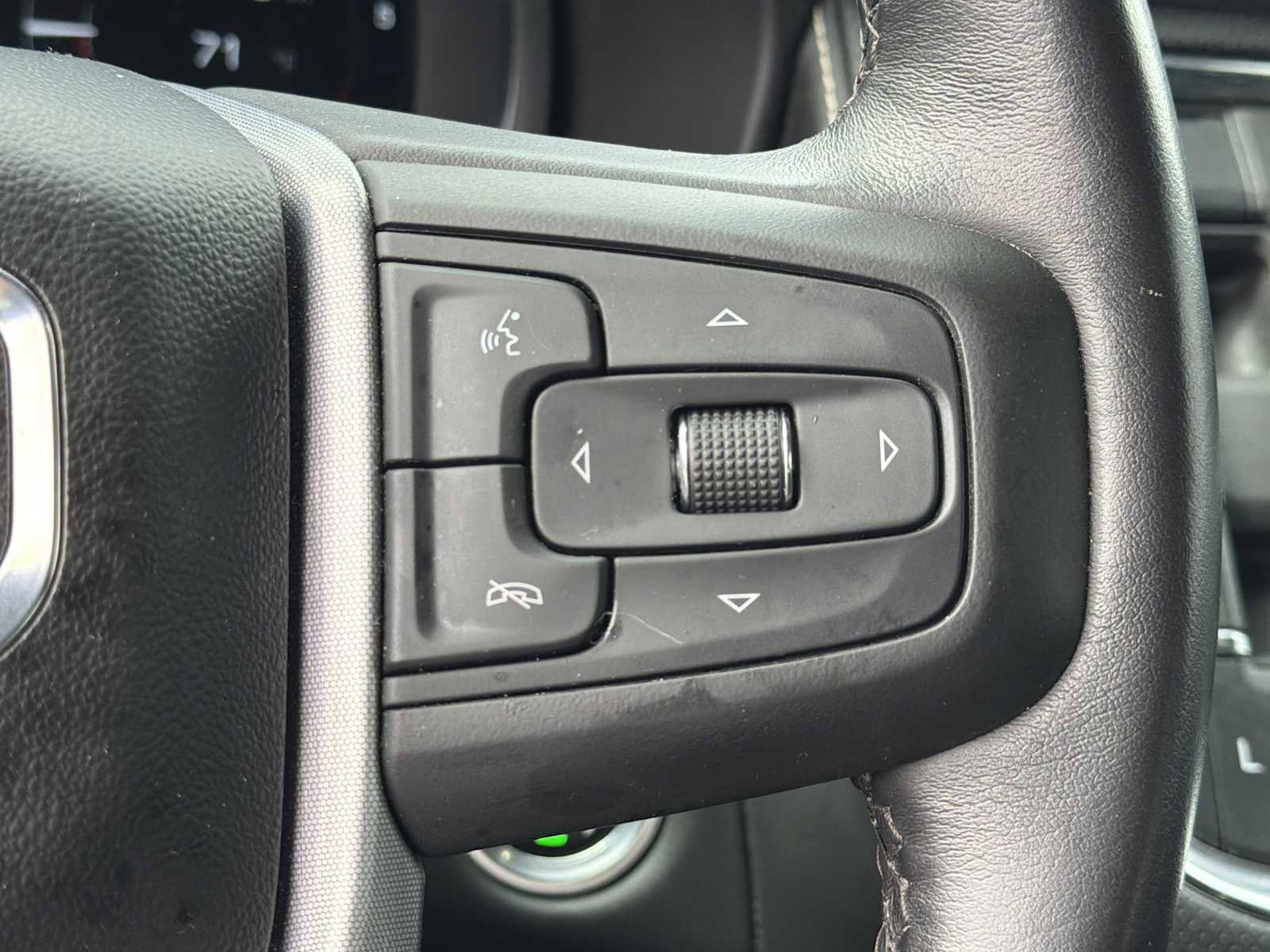 Used 2023 GMC Yukon XL SLT image 13