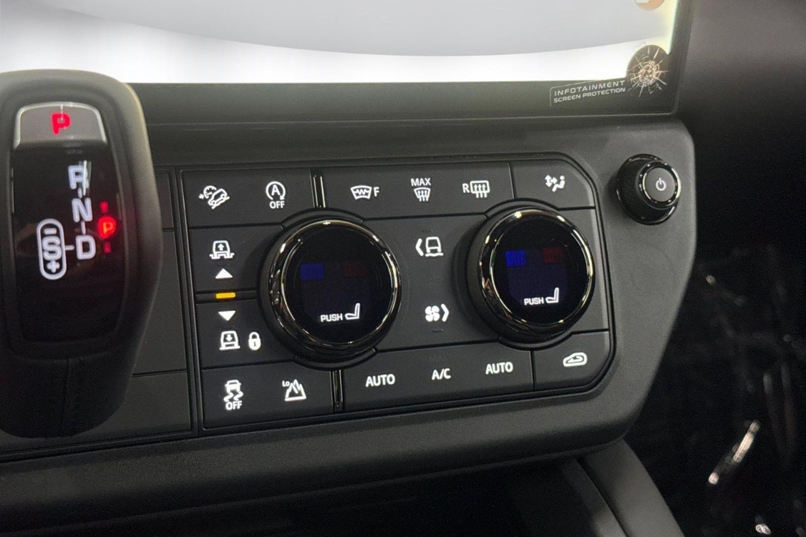 New 2026 Land Rover Defender 110 OCTA AWD/4WD image 19