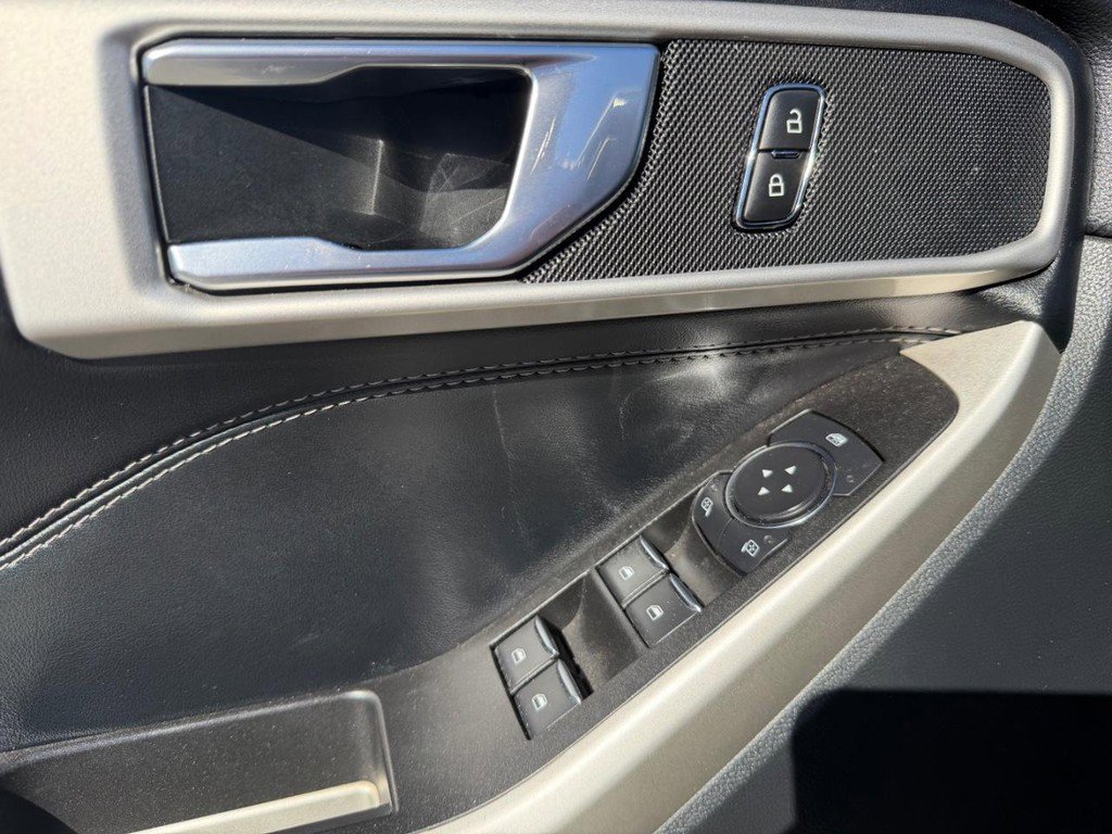 Used 2022 Ford Explorer XLT image 31
