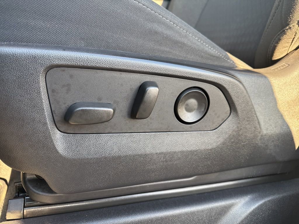 Used 2023 Chevrolet Silverado 1500 Custom image 11