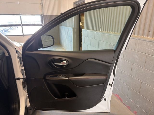 Used 2022 Jeep Cherokee Trailhawk w/ Premium Leather Package image 16