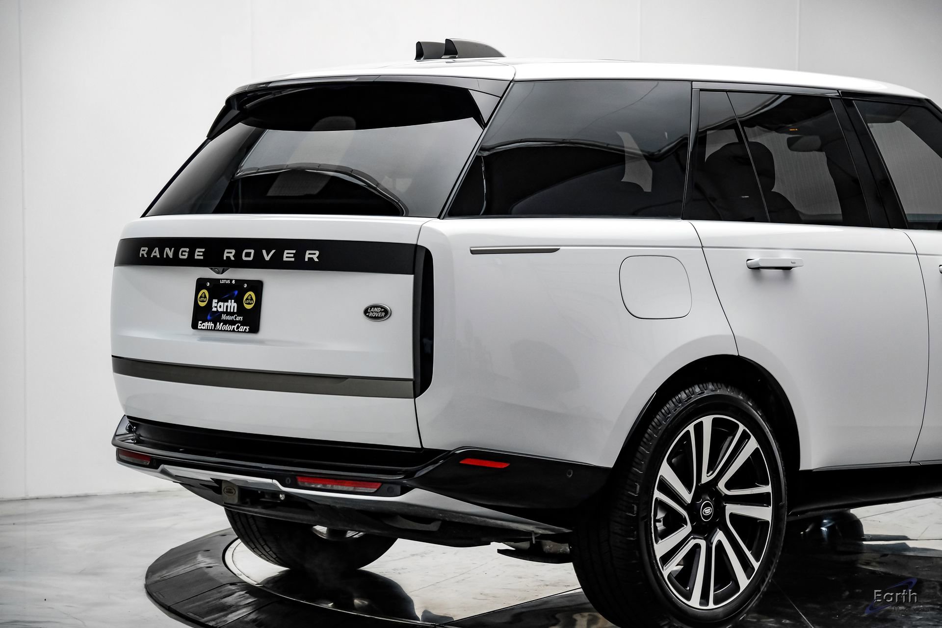 Used 2023 Land Rover Range Rover SE image 16