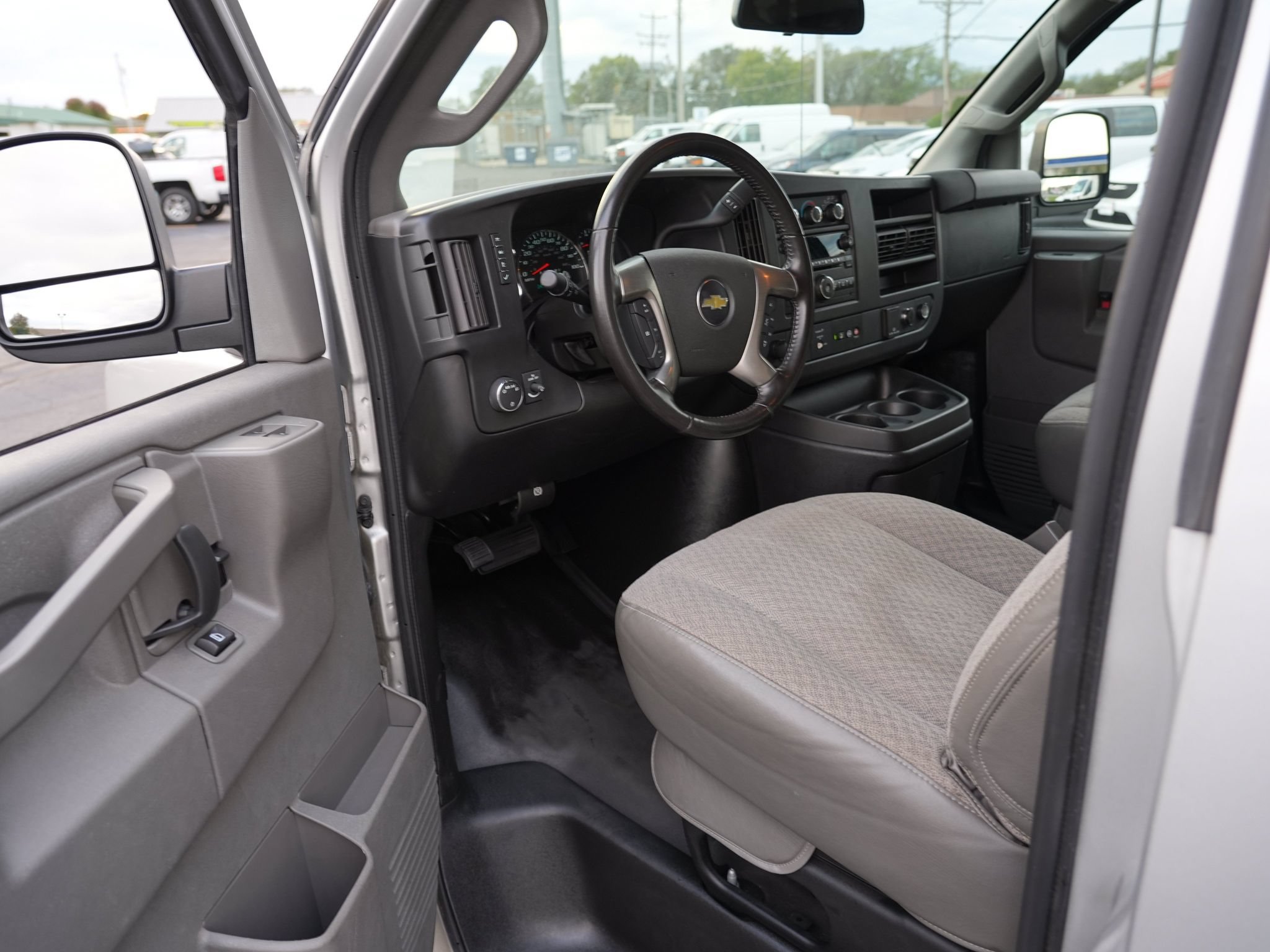 Used 2018 Chevrolet Express 2500 LS w/ Driver Convenience Package RWD image 14