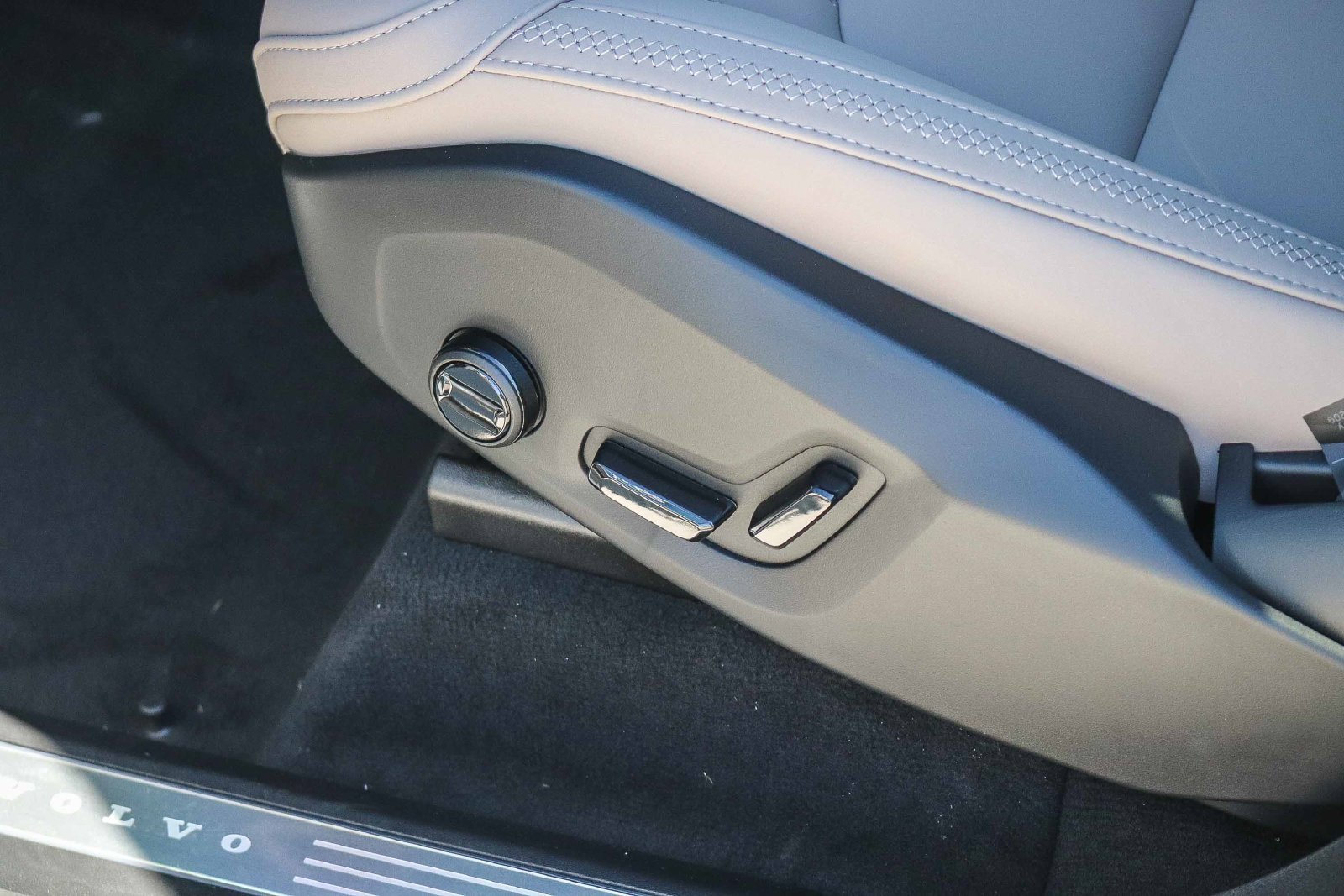 New 2027 Volvo XC90 B6 Plus AWD/4WD image 21