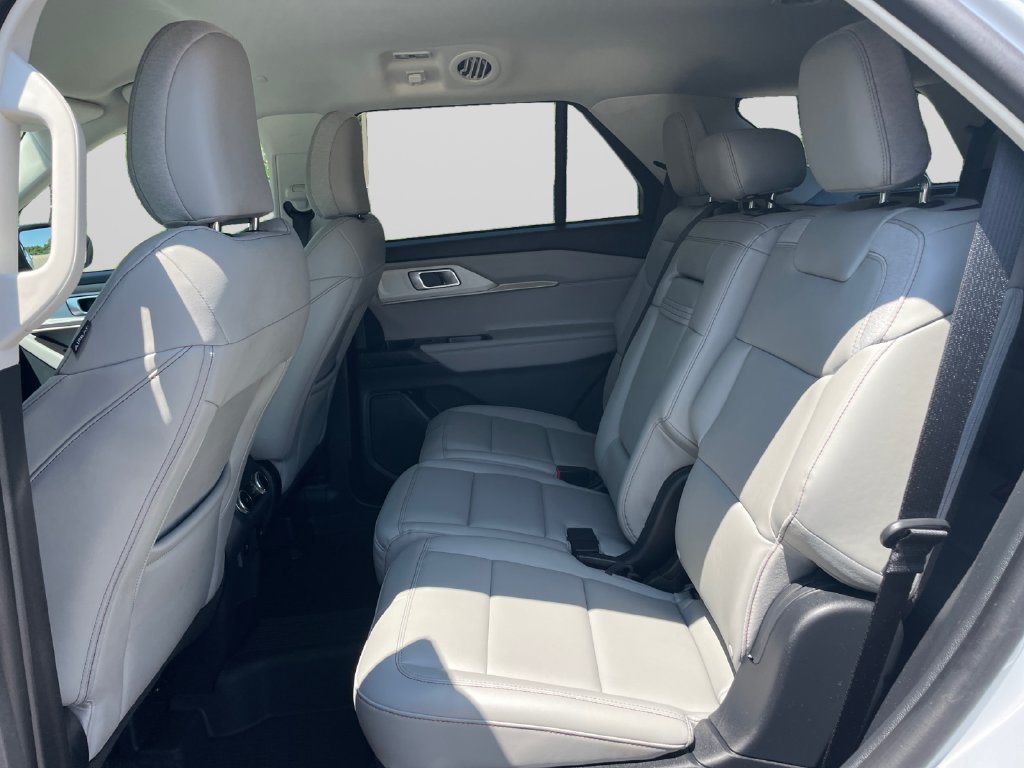Used 2026 Ford Explorer Active AWD/4WD image 19