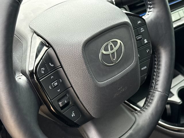 Used 2025 Toyota Prius FWD image 17