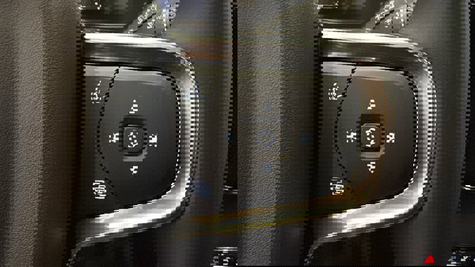 New 2026 Volvo XC40 B5 Ultra w/ Protection Package Premier image 14