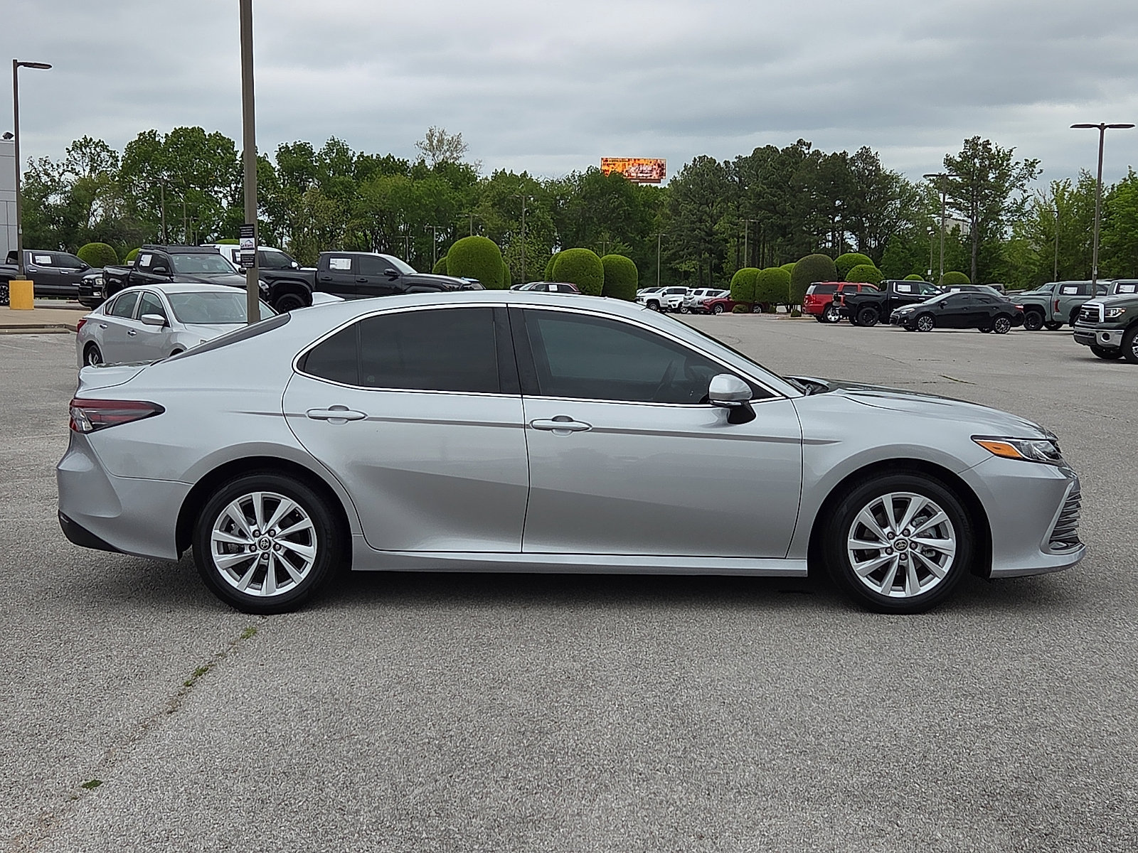 Used 2024 Toyota Camry LE w/ Convenience Package image 6