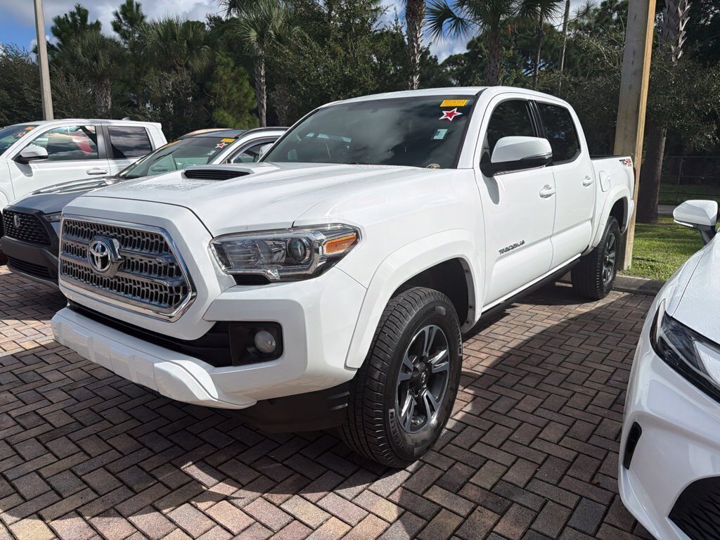 Used 2017 Toyota Tacoma TRD Sport w/ Premium & Technology Package AWD/4WD image 4