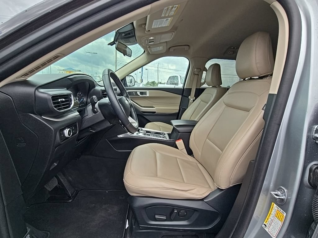 Used 2023 Ford Explorer XLT w/ Equipment Group 202A AWD/4WD image 10
