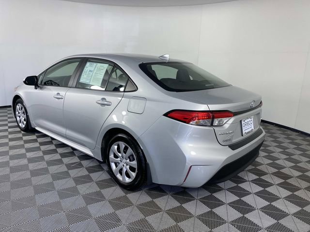 Used 2025 Toyota Corolla LE image 6