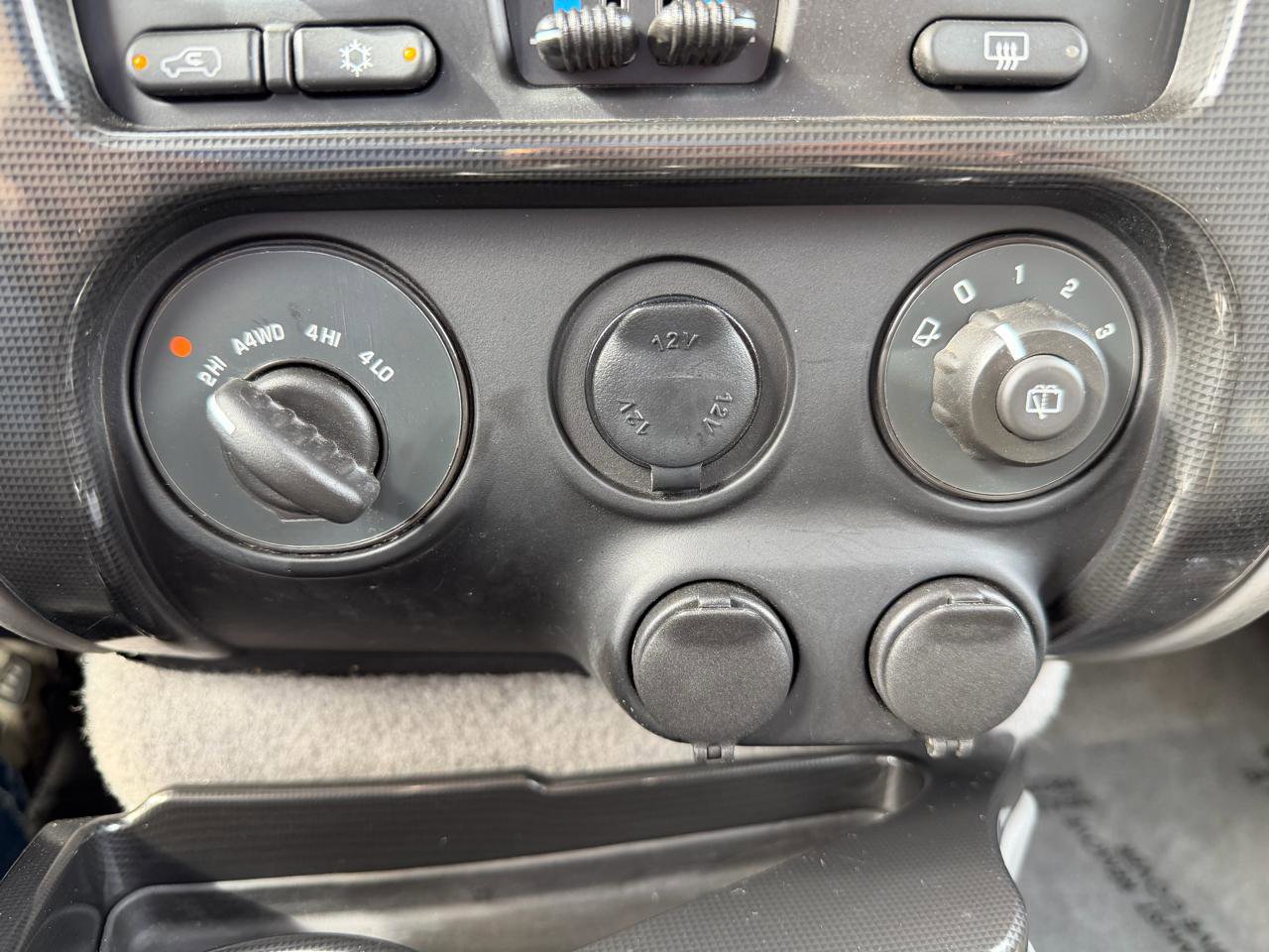 Used 2005 GMC Envoy SLE image 16