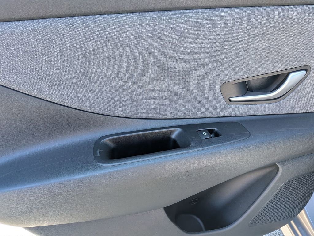 Used 2025 Hyundai Elantra Limited image 27