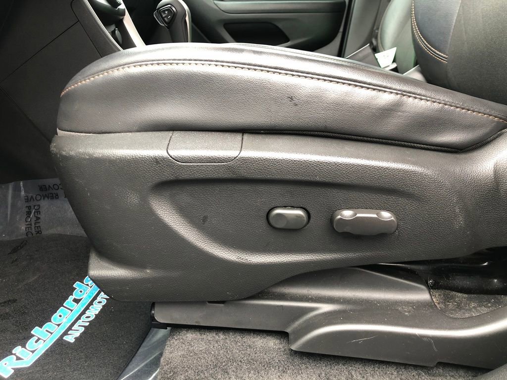 Used 2022 Chevrolet Trax LT w/ LT Convenience Package image 20