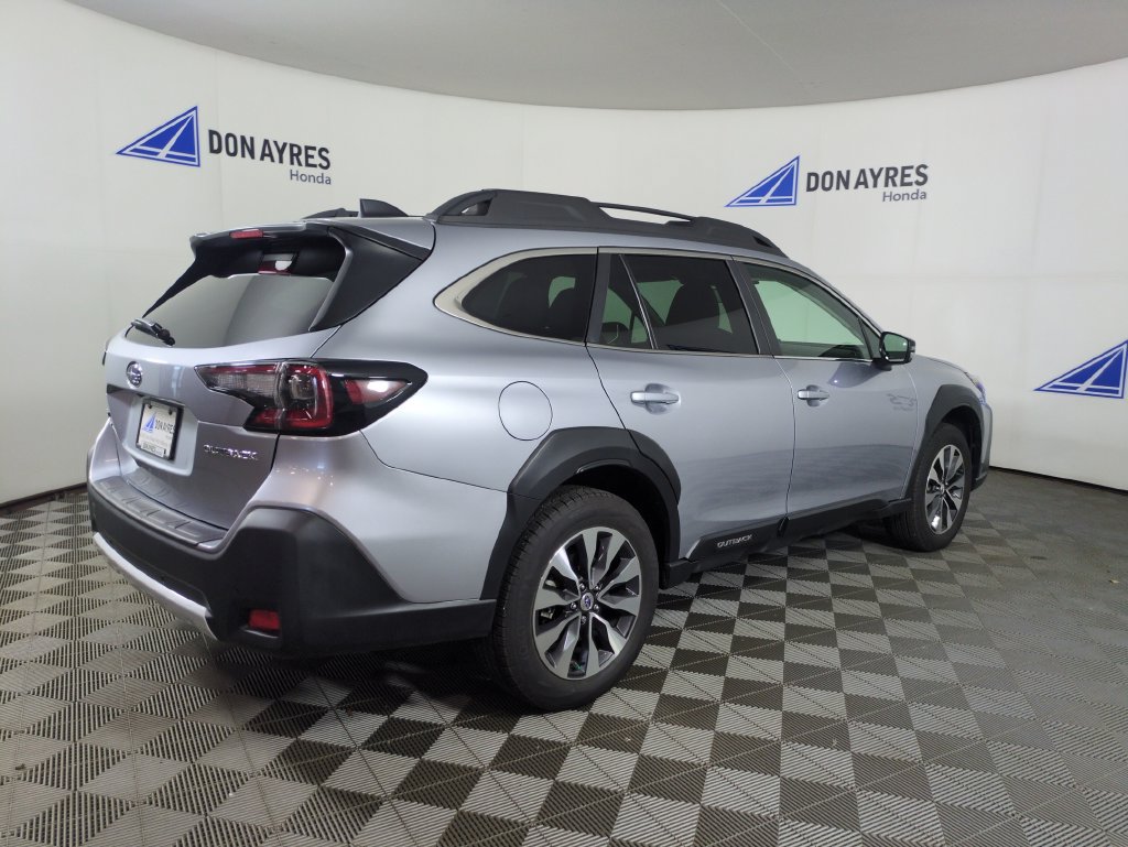 Used 2025 Subaru Outback Limited AWD/4WD image 8
