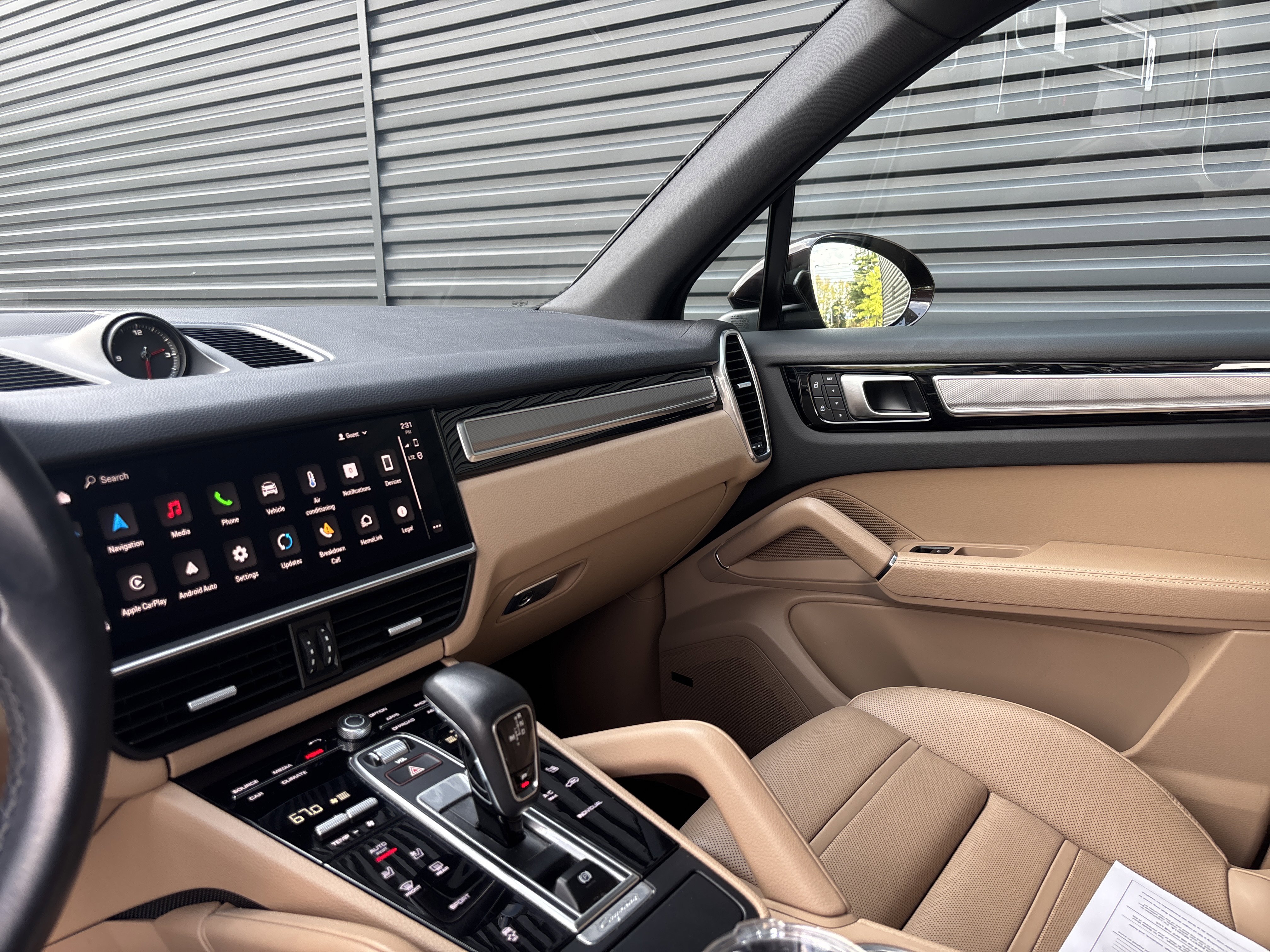 Certified 2022 Porsche Cayenne Platinum Edition image 11