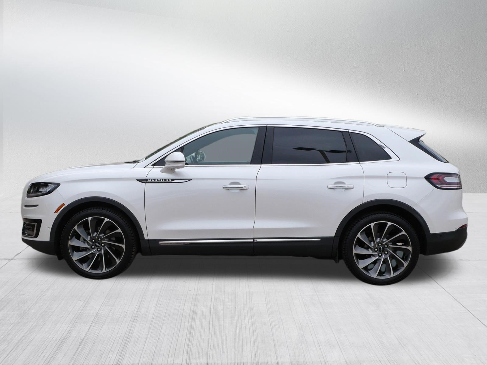 Used 2019 Lincoln Nautilus Reserve AWD/4WD image 4