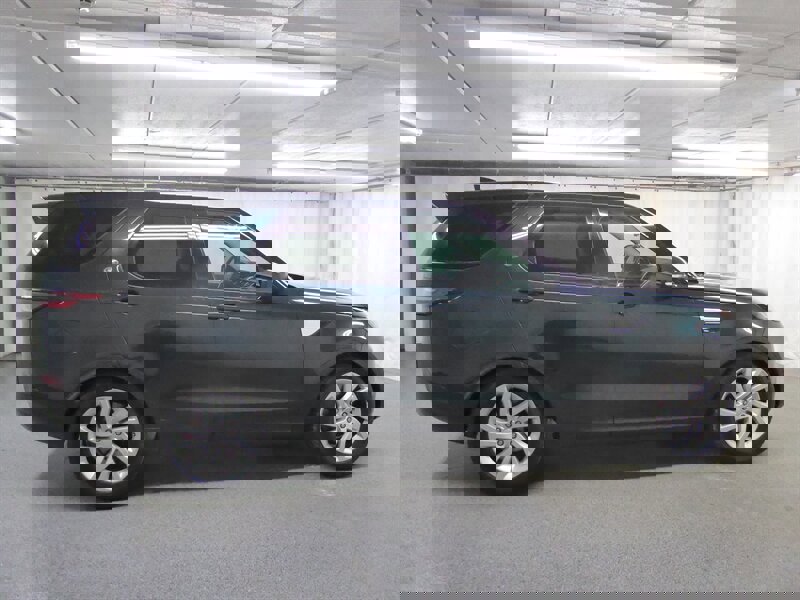 Used 2017 Land Rover Discovery HSE image 7