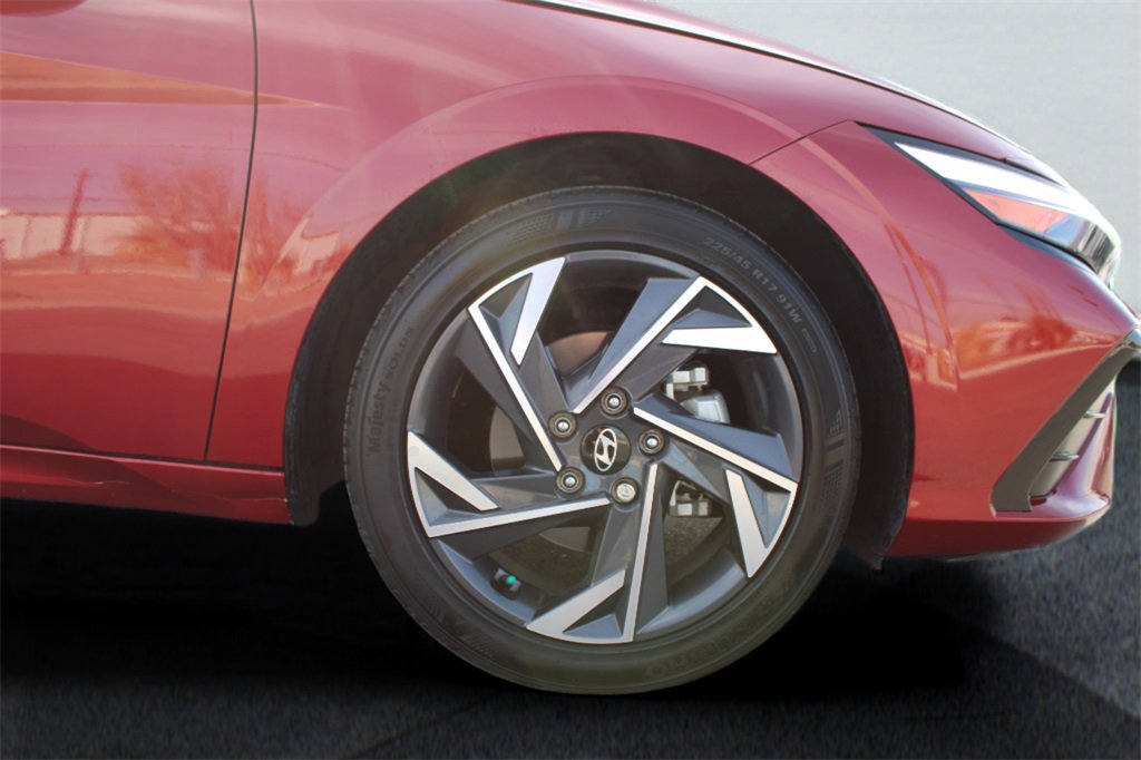 Used 2025 Hyundai Elantra SEL image 10
