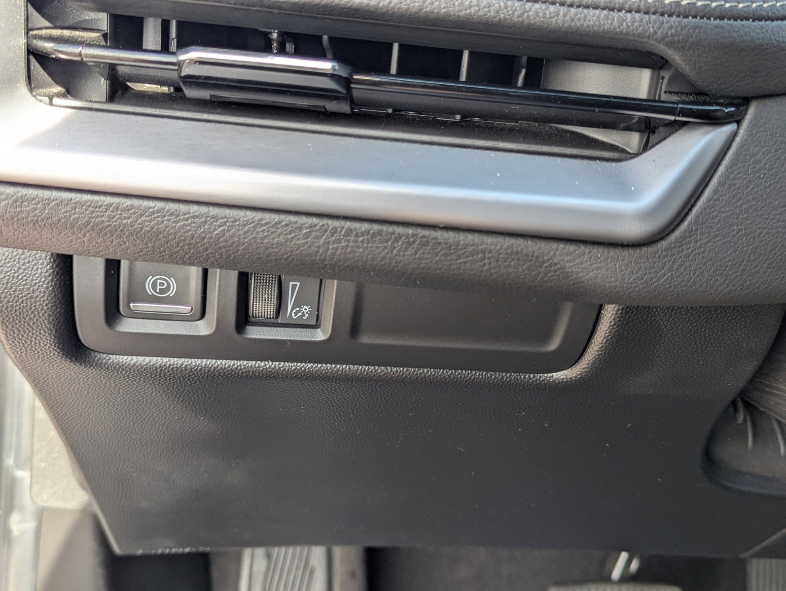 Certified 2024 Cadillac XT4 Premium Luxury image 31