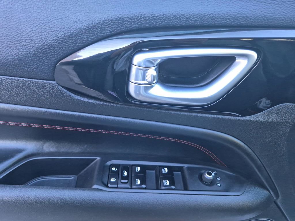 Used 2024 Jeep Compass Trailhawk image 9