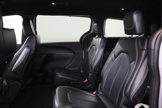 Used 2025 Chrysler Pacifica Select FWD image 29