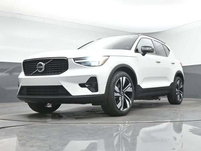 Used 2023 Volvo XC40 B5 Ultimate w/ Protection Package Premier AWD/4WD image 39