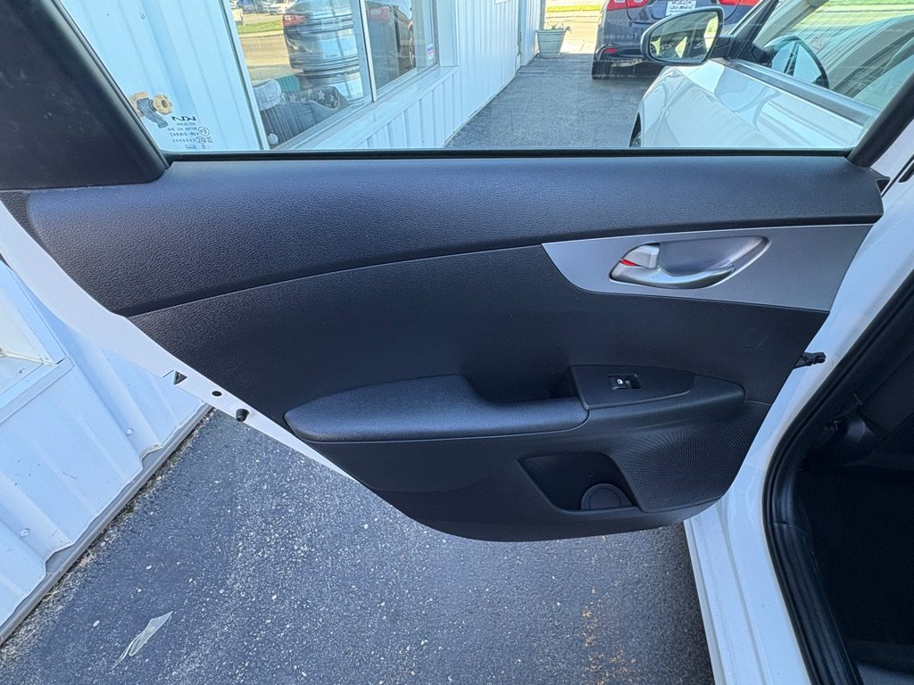 Used 2022 Kia Forte LXS FWD image 11